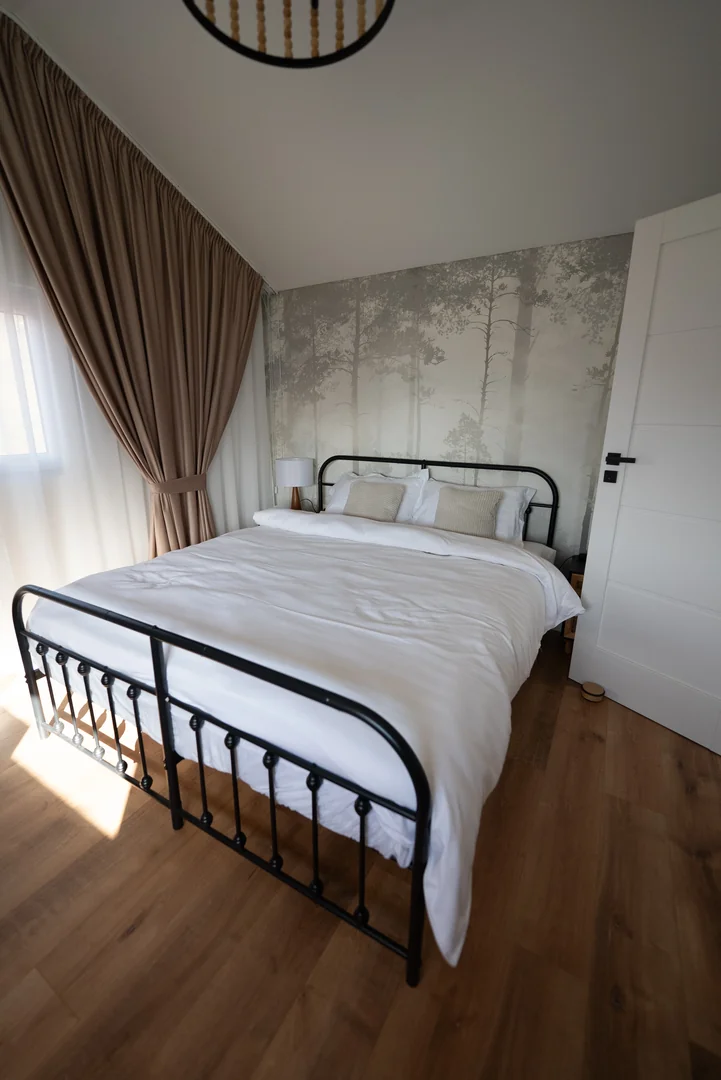Ground floor room 1